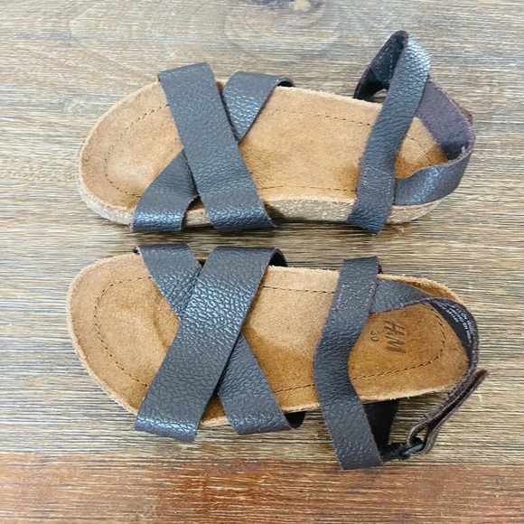 Sandals - Picture 2 of 3